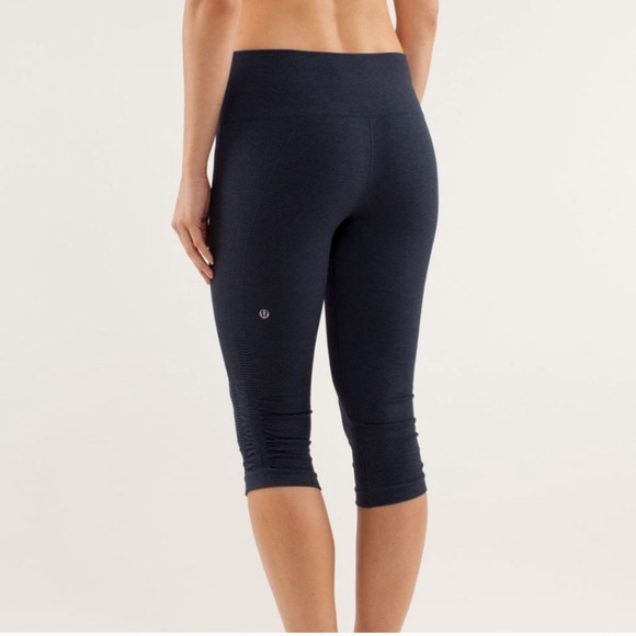 Lululemon In the Flow Crop - Picture 1 of 6